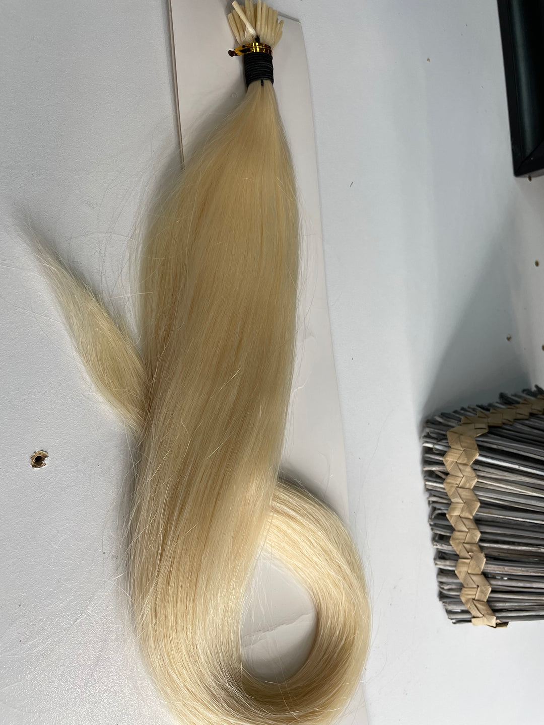 I-tips extension blond
