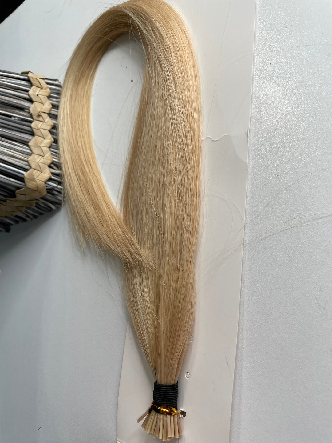 I-tips extension blond