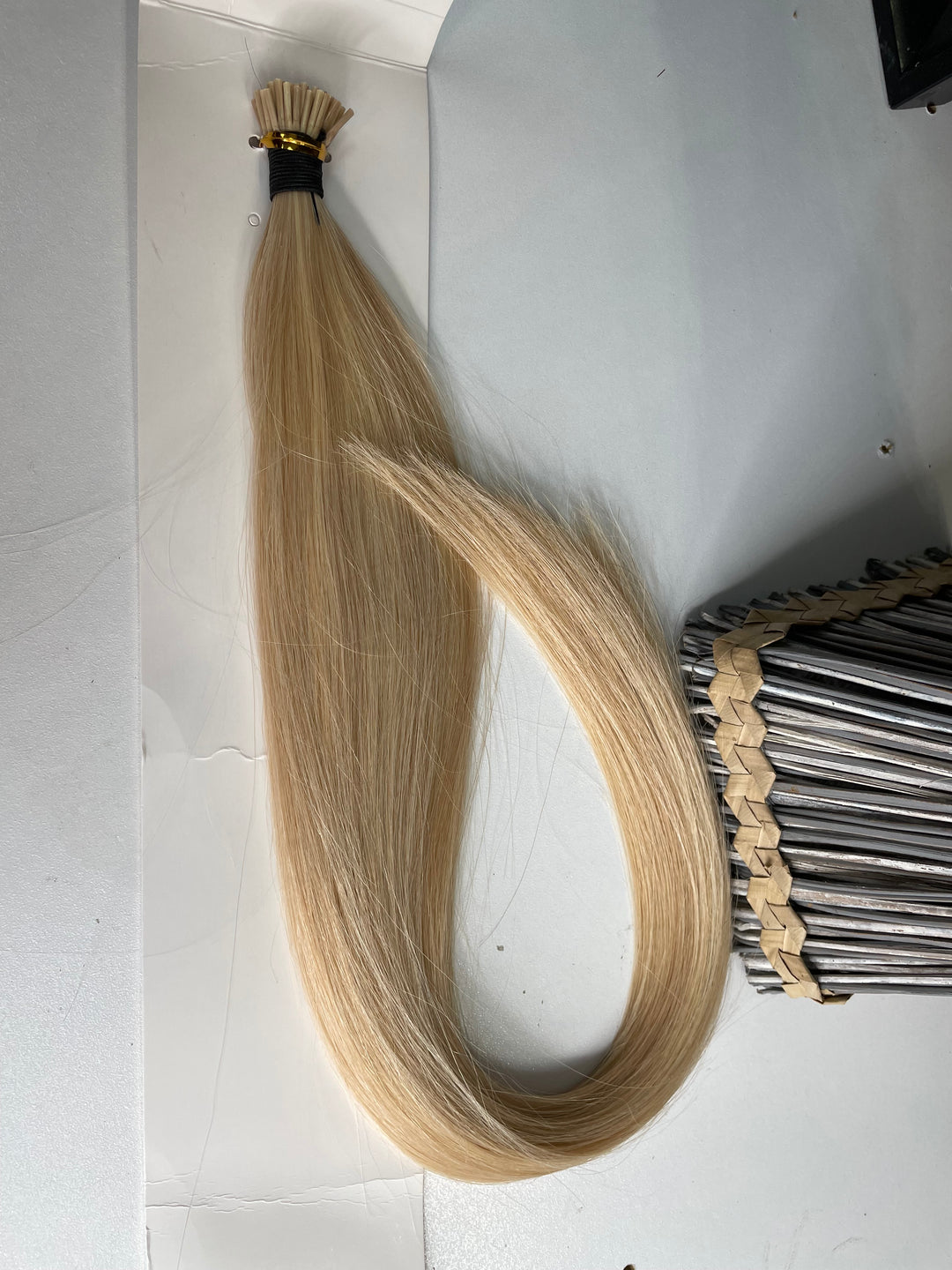 I-tips extension blond